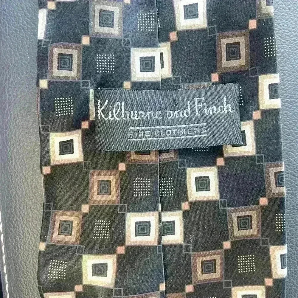 Kilburne and Finch Fine Clothiers Men’s Silk Tie. Black, tan, brown and White - Picture 5 of 5